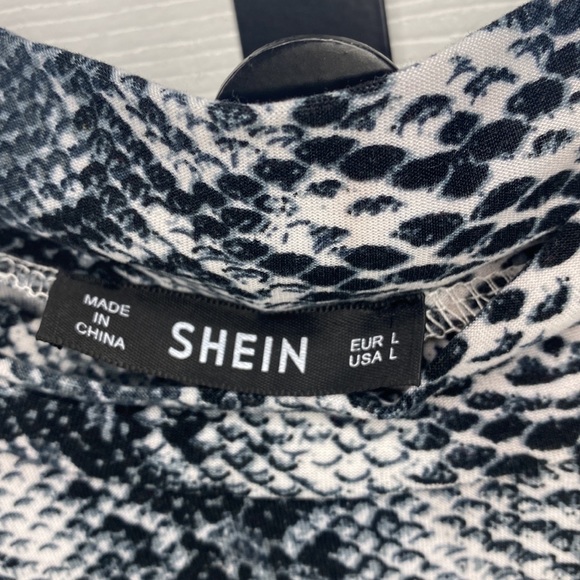 Snake Printed Top - Picture 2 of 3